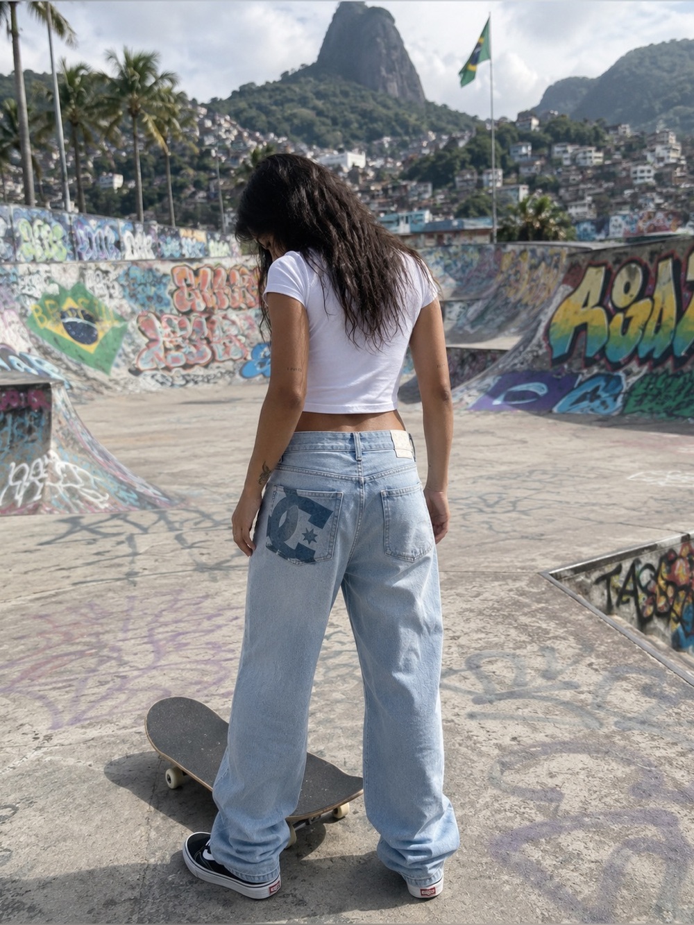 Vintage DC Shoes Jeans – Light Wash Distressed Denim – Waist 32